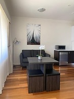 Blazing Stump Motel & Suites