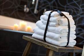 Blazing Stump Motel & Suites