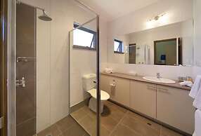 Blazing Stump Motel & Suites