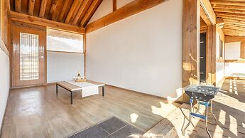 Gyeongju Aratteul Hanok Pet Pension