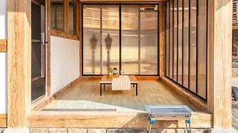 Gyeongju Aratteul Hanok Pet Pension