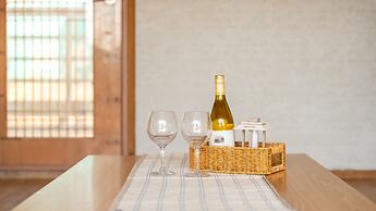 Gyeongju Aratteul Hanok Pet Pension