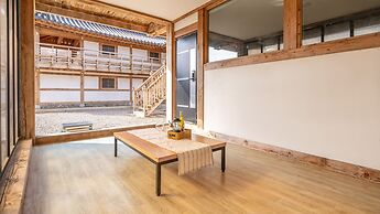 Gyeongju Aratteul Hanok Pet Pension