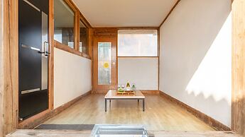 Gyeongju Aratteul Hanok Pet Pension