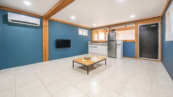 Gyeongju Aratteul Hanok Pet Pension