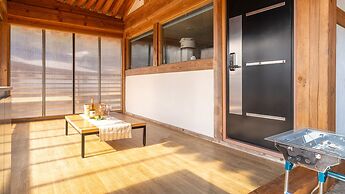 Gyeongju Aratteul Hanok Pet Pension