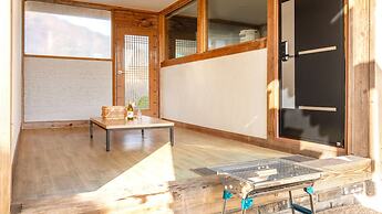 Gyeongju Aratteul Hanok Pet Pension