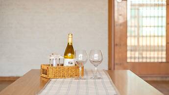 Gyeongju Aratteul Hanok Pet Pension