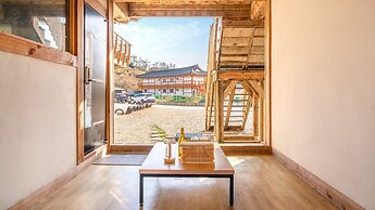 Gyeongju Aratteul Hanok Pet Pension