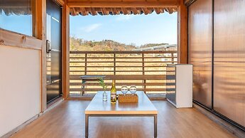 Gyeongju Aratteul Hanok Pet Pension