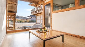 Gyeongju Aratteul Hanok Pet Pension