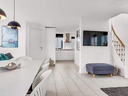 Holiday Home, 750m From Beach