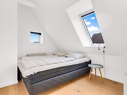 Holiday Home, 750m From Beach