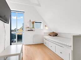 Holiday Home, 750m From Beach