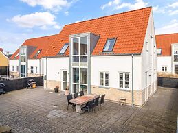 Holiday Home, 750m From Beach