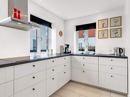 Holiday Home, 750m From Beach