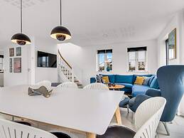 Holiday Home, 750m From Beach