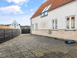 Holiday Home, 750m From Beach