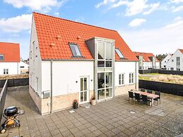 Holiday Home, 750m From Beach