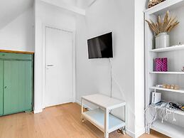 Holiday Home, 750m From Beach