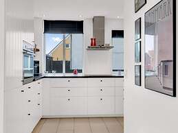 Holiday Home, 750m From Beach