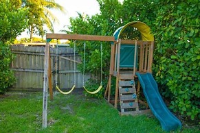 Charming 4BR Home With Heated Pool in Hollywood