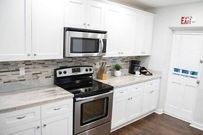 Charming 4BR Home With Heated Pool in Hollywood