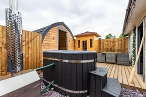 Host Stay Firefly Spa Lodge