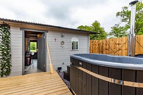 Host Stay Firefly Spa Lodge