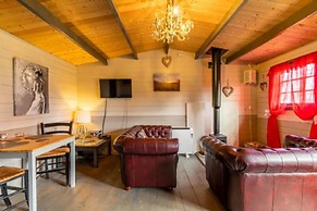 Host Stay Firefly Spa Lodge