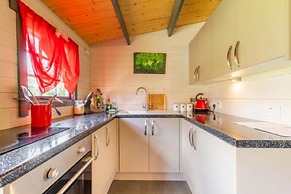 Host Stay Firefly Spa Lodge