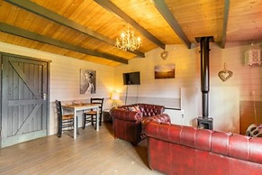 Host Stay Firefly Spa Lodge