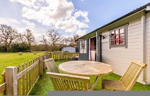 Host Stay Firefly Spa Lodge
