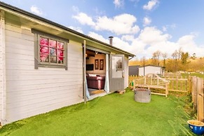 Host Stay Dragonfly Spa Lodge