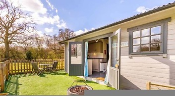 Host Stay Dragonfly Spa Lodge