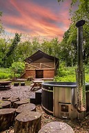 Host Stay Giraffe Enclosure