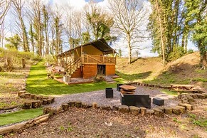 Host Stay Giraffe Enclosure