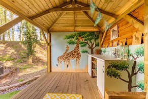 Host Stay Giraffe Enclosure