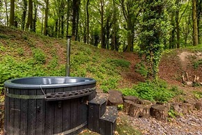 Host Stay Giraffe Enclosure