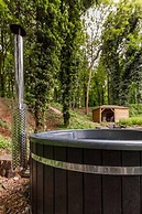 Host Stay Giraffe Enclosure