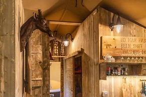 Host Stay Giraffe Enclosure