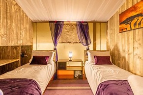 Host Stay Giraffe Enclosure