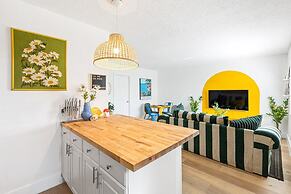 Lovely 2 BR Condo in Sailboat Bend