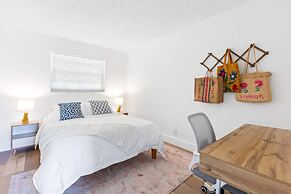 Lovely 2 BR Condo in Sailboat Bend