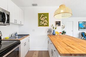 Lovely 2 BR Condo in Sailboat Bend