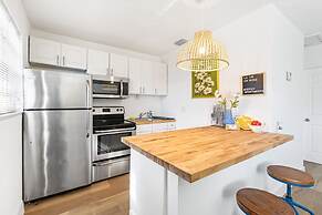 Lovely 2 BR Condo in Sailboat Bend