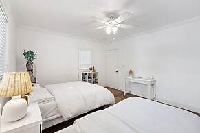 Spacious Beach Apt in Las Olas Blvd