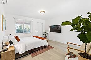 Lovely Rental Unit With Free Parking on Premises