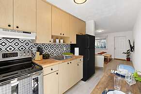 Lovely Rental Unit With Free Parking on Premises