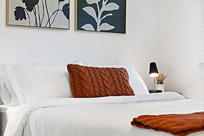 Lovely Rental Unit With Free Parking on Premises